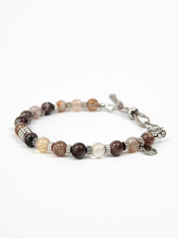 bracelet chic femme homme marron sur fond blanc de coté