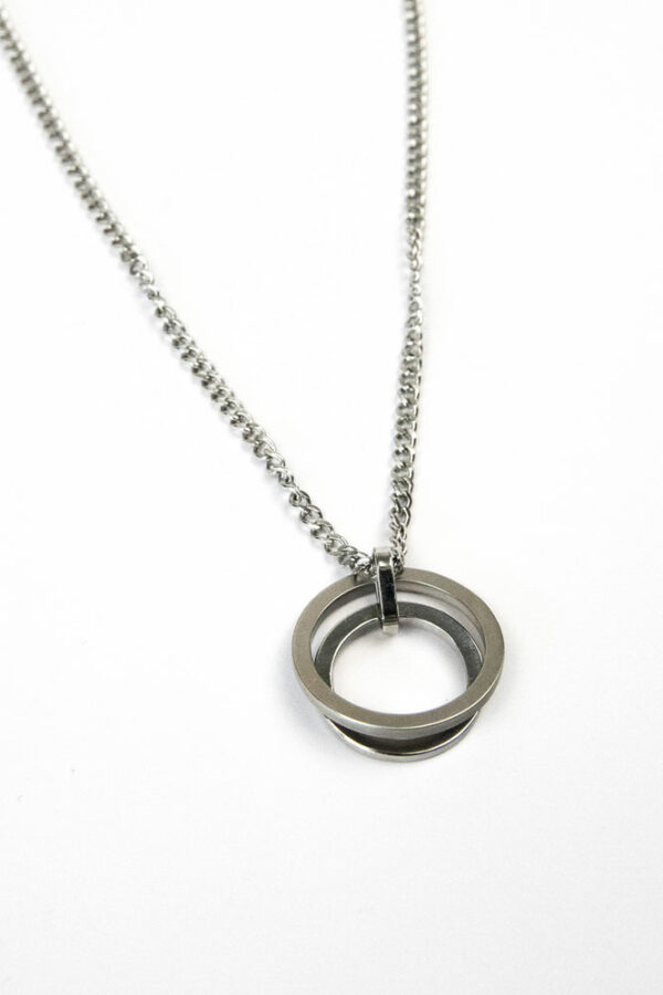 focus pendentif contrasté collier créateur homme femme en acier inoxydable
